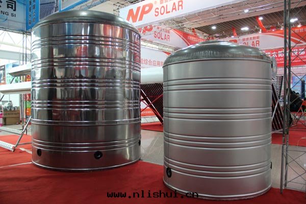 圆(yuán)形不(bù)鏽钢保温(wēn)水(shuǐ)箱(xiāng)